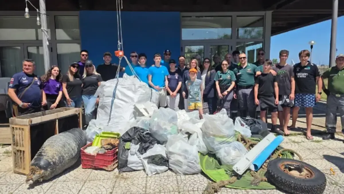 Pulizia spiaggia di termoli — foto 1 - Congeav Sezione Trivento